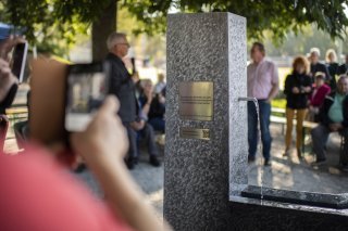 Des mémoriaux sont érigés dans certains cantons en mémoire des victimes, comme ici à St-Gall, en 2019